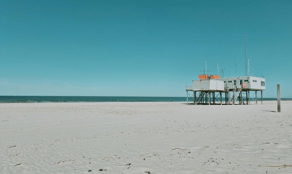 Les campings sans étoiles: peuvent-ils vraiment concurrencer les grands campings étoilés ?